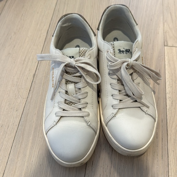 Selling coach sneakers size 6.5 in a great condition - Picture 2 of 5